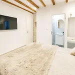 Old Town Apartman *